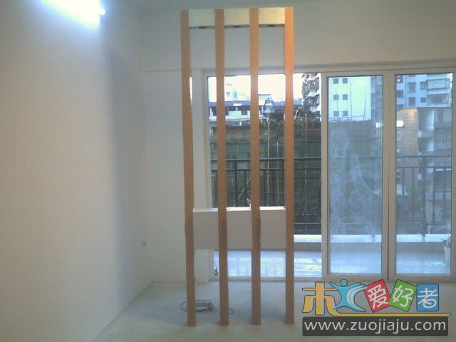 装了中间的柜子，打算在上面拍花瓶