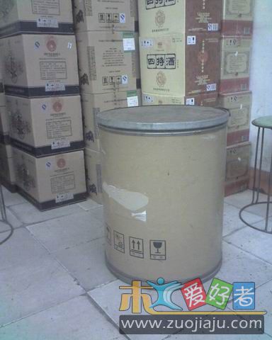 搞了个木盖子的厚纸桶，装兽药用的，高53CM直径43CM，太脏了，要搞了集尘了！！！