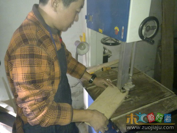 小贝教使带锯