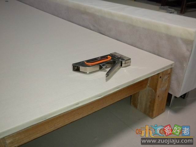 这个工具功不可没，12元买的，钉3块一盒