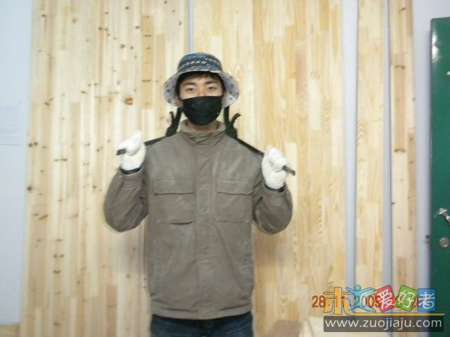 本人帅照，电视柜开料中~~~