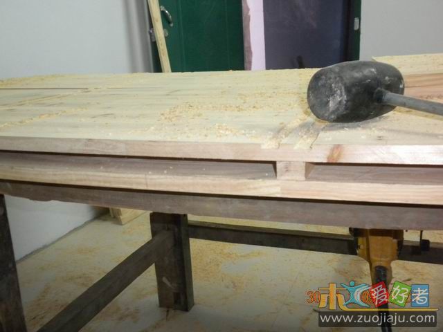 双层的结构，面儿是樟松，底儿杉木节板