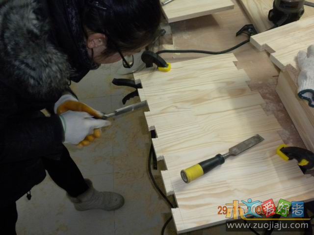 老婆大人一本正经的在帮忙