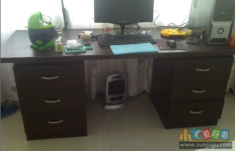 这个是顺便一起做的电老桌，一个色系的，配套啊呵呵.jpg