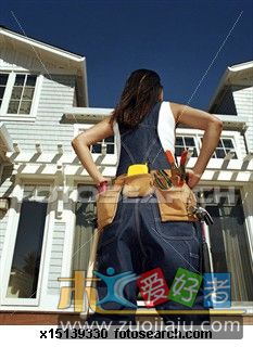 woman-wearing-overalls_~x15139330.jpg